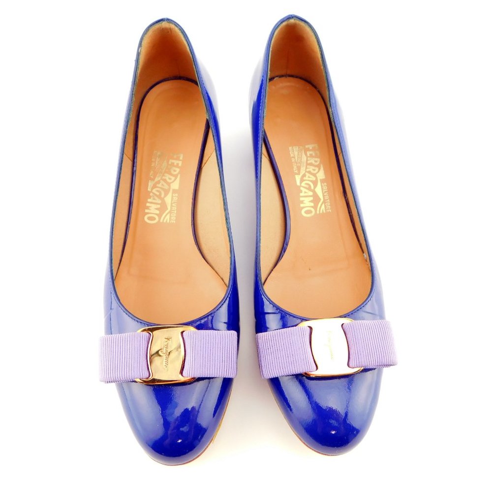 FERRAGAMO Vara Logo Bow Brilliant Blue & Lavender Patent Block Heel Pumps 6.5 - Picture 2 of 13
